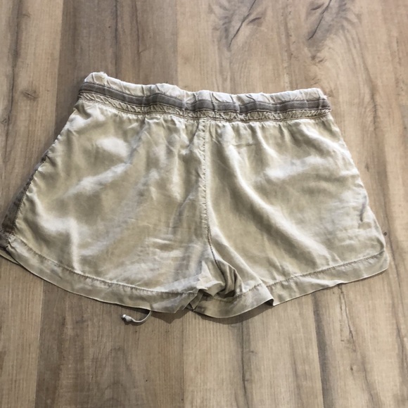 Anthropologie Cloth and Stone Tan Shorts - Picture 3 of 3